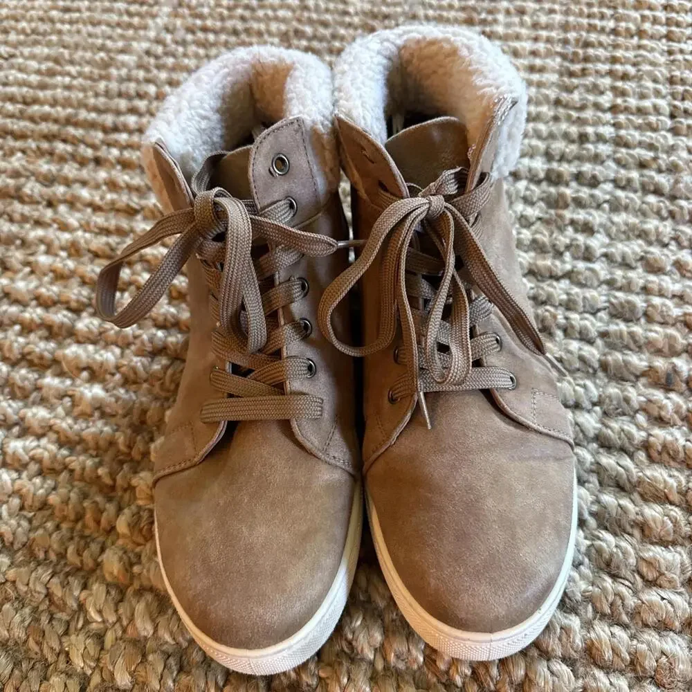 White Mountain women’s Boots Brown.‎   B2